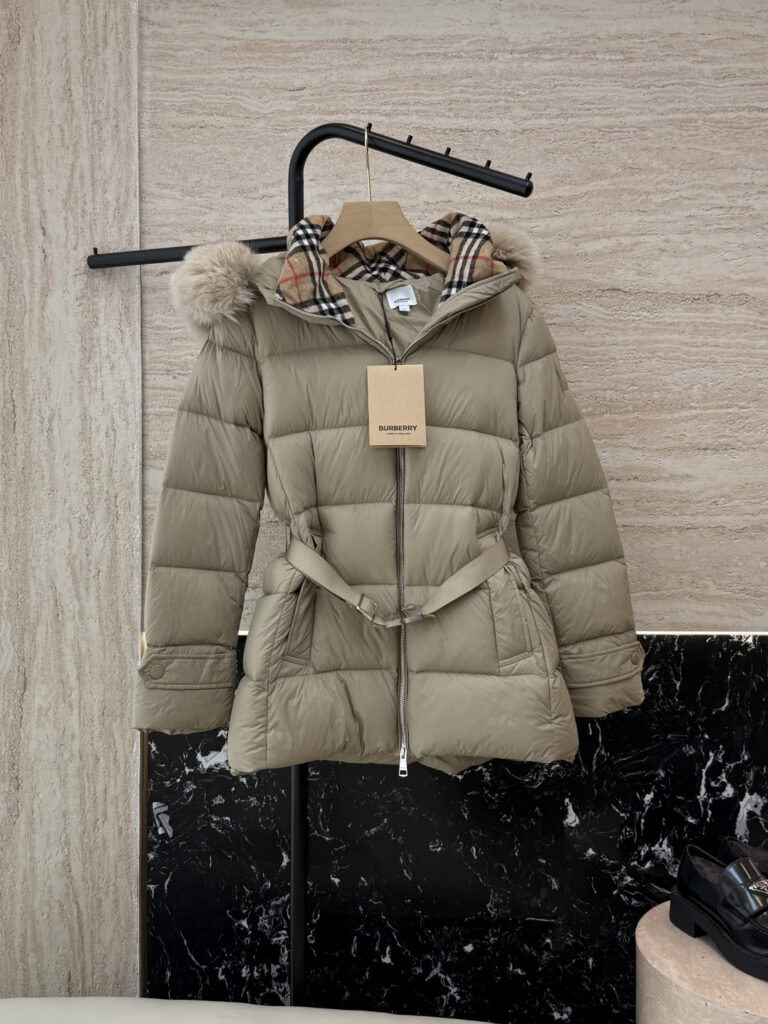 バーバリー「Burberry」秋冬レディースファー付き＆スリムフィットフード付きダウンジャケット