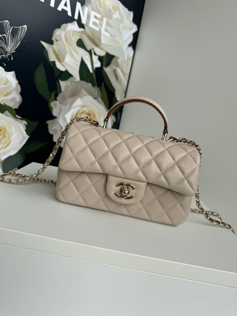 シャネル「Chanel」クラシック フラップ 菱目縫い 口蓋バッグ