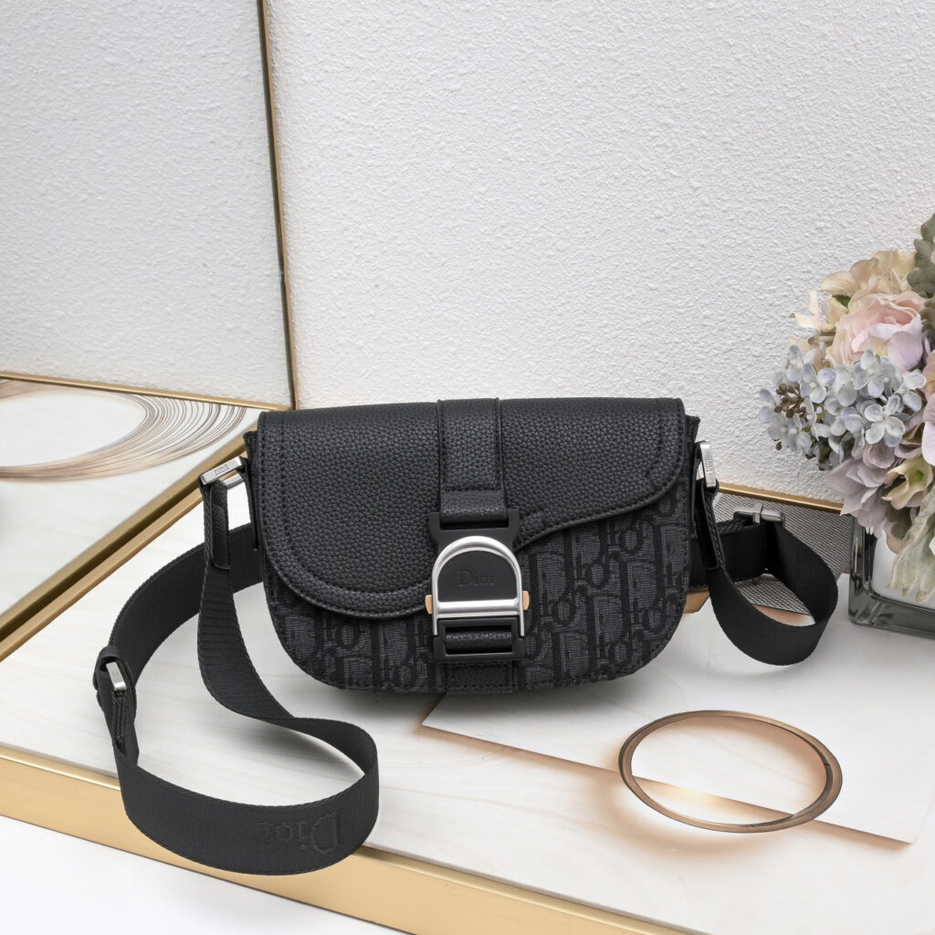 【大人気逸品】 ディオール サドル フラップメッセンジャー「Heritage」