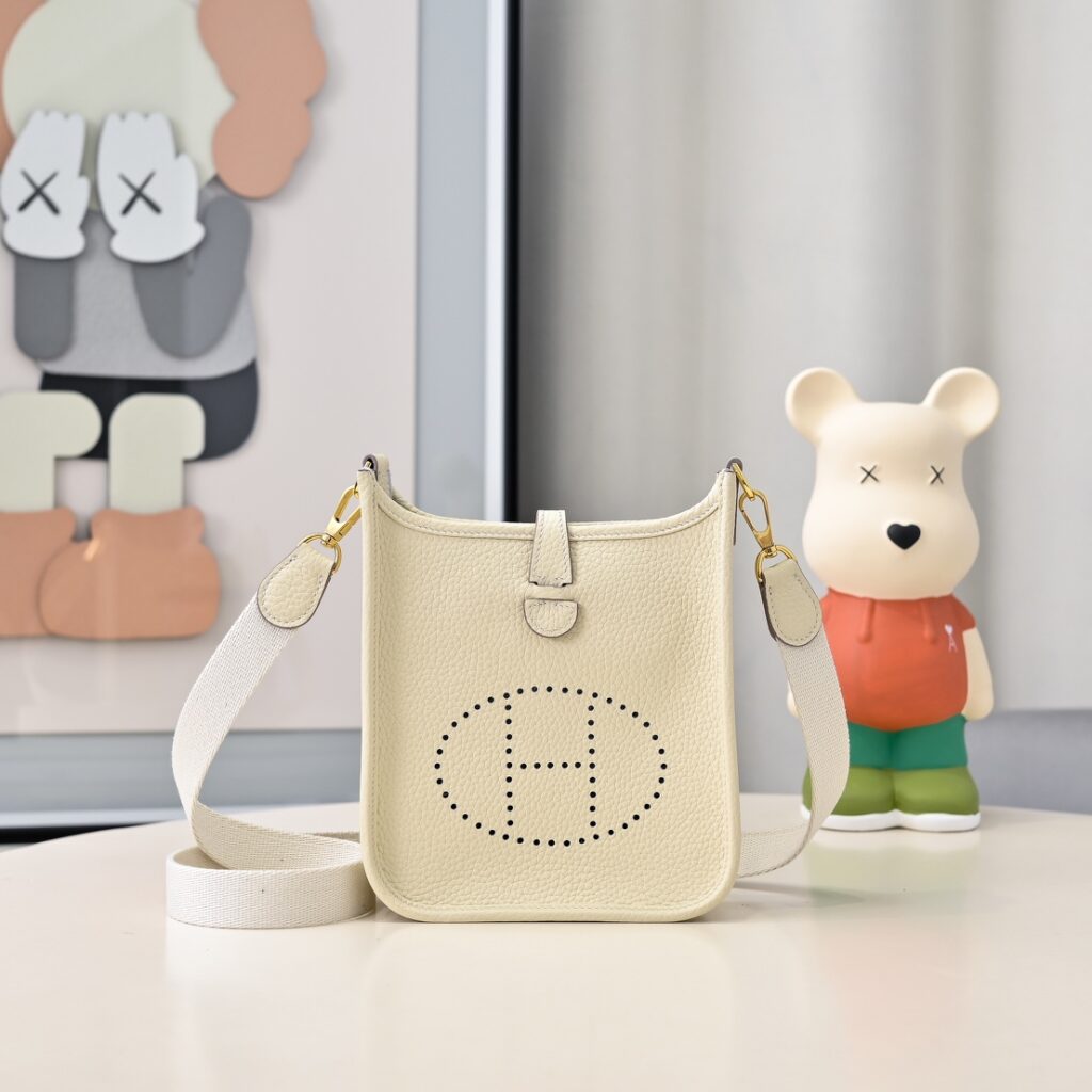 エルメス エヴリン 16 バッグ アマゾン 5色「Evelyne Bag」