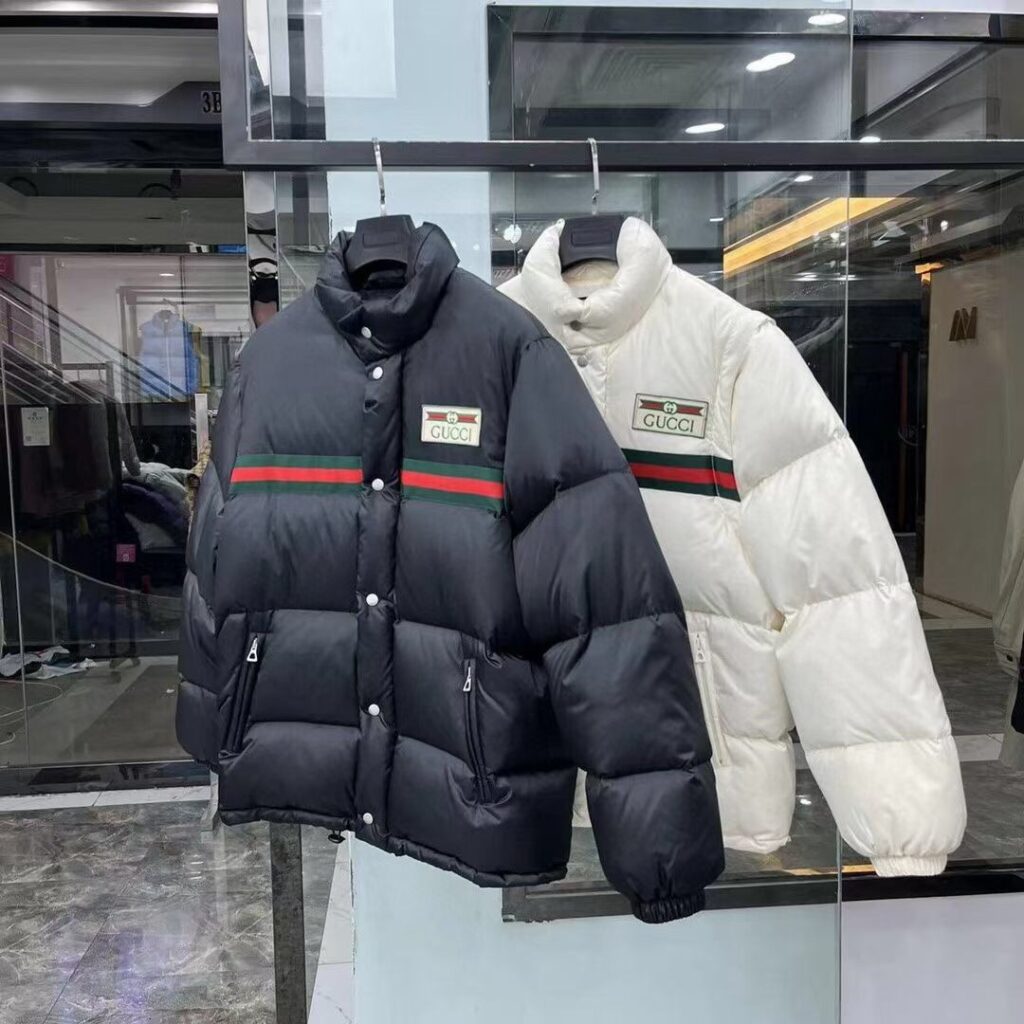 グッチ「Gucci」 防水保温ミニロゴスタンドカラー ダウンジャケット ヴィンテージ グッチ「Gucci」 ロゴテープ付き 冬用