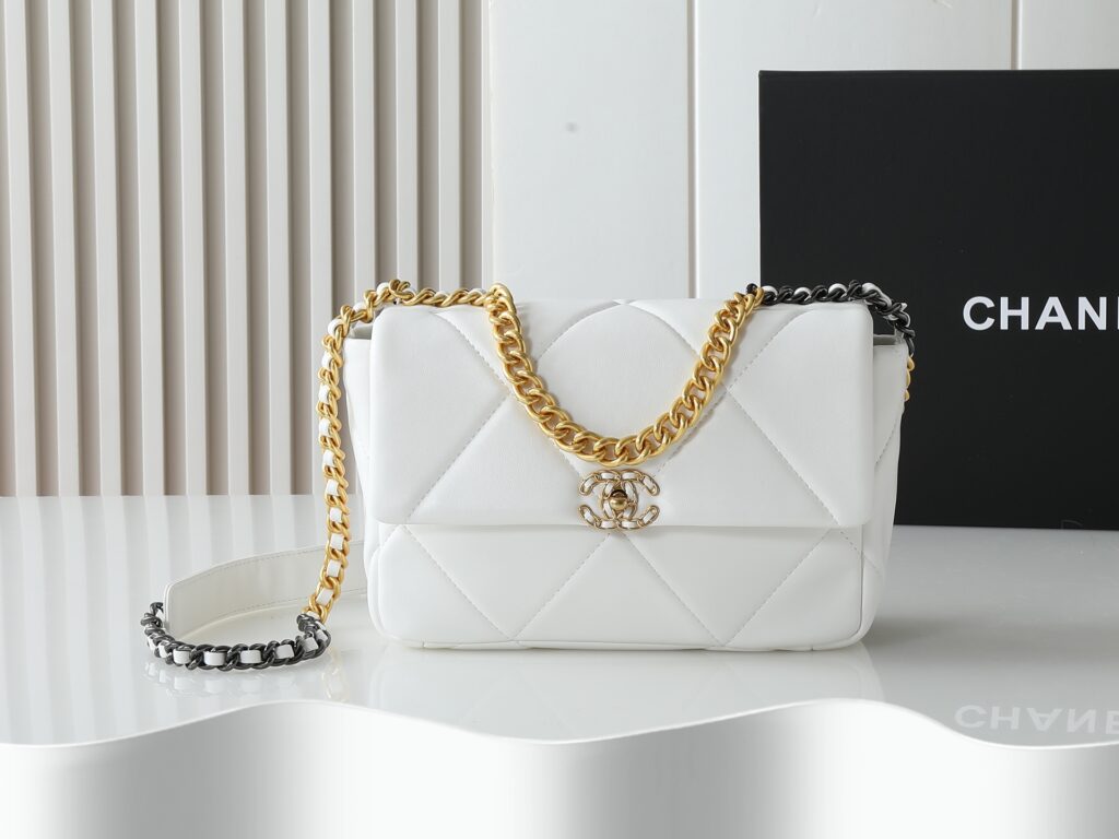 シャネル 19 ミニ ハンドバッグ「Flap Bag」