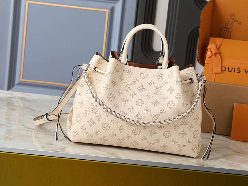 ルイ・ヴィトン ベラ･トート マヒナ子牛革「Bella Tote」