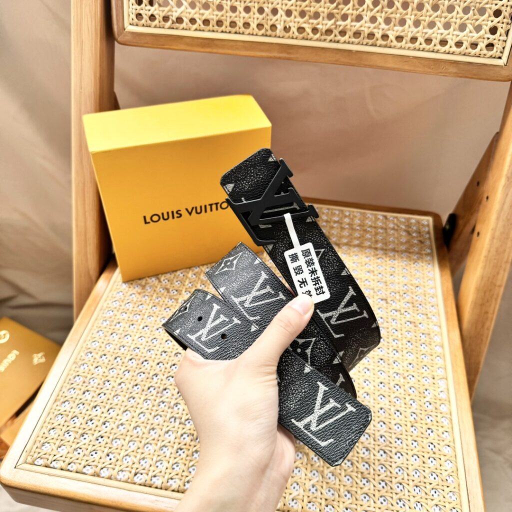 ルイ・ヴィトン「Louis Vuitton」ベルト･LV イニシャル 40MM