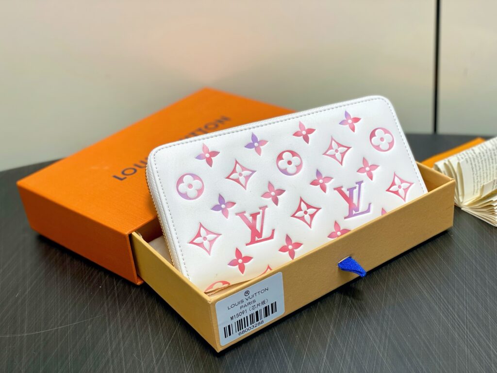 ルイ・ヴィトン「LV x TM」ジッピー･ウォレット
