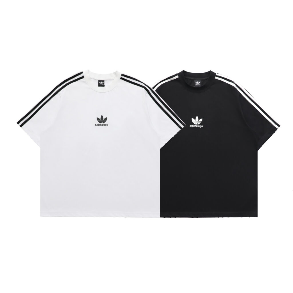 バレンシアガ Balenciaga × adidas クラシックコラボレーション ヴィンテージロゴクルーネックTシャツ
