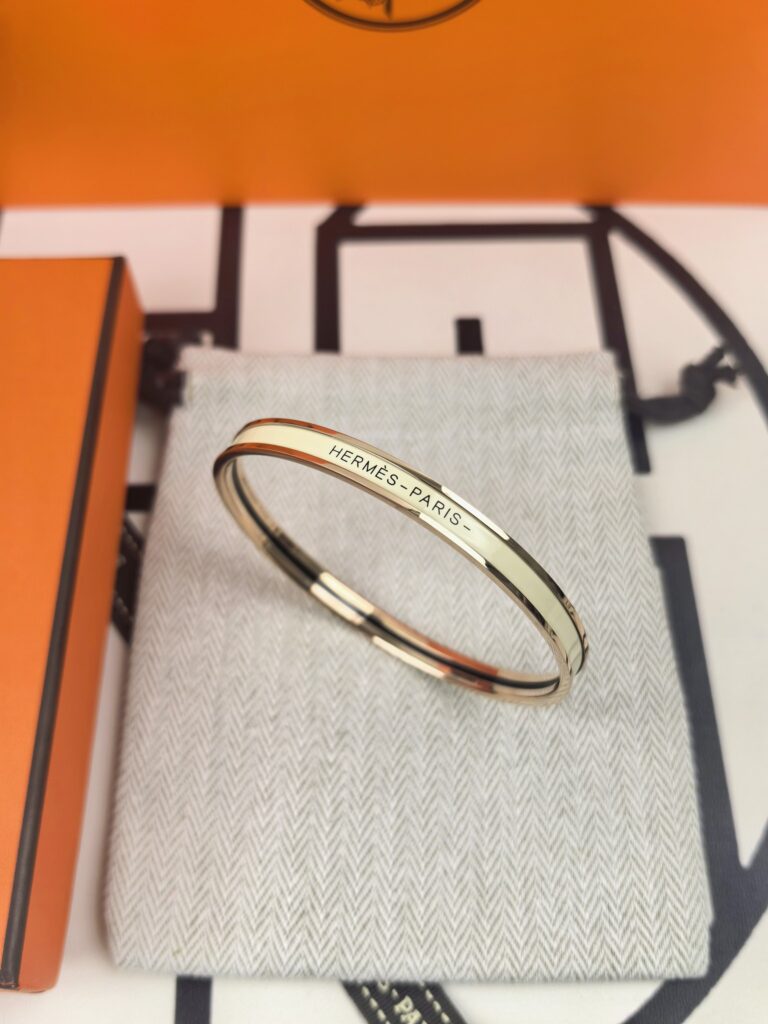エルメス ブランドの象徴的なブレスレット
