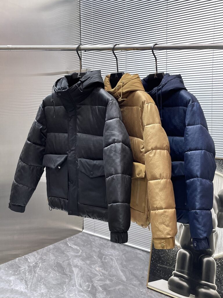 グッチ「Gucci」冬の新作 フード付きコットンジャケット
