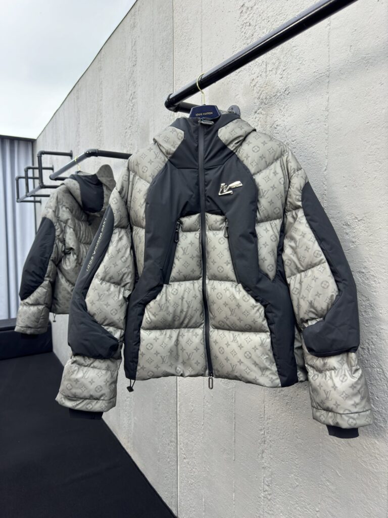 ルイ・ヴィトン「Louis Vuitton」秋冬フード付きダウンジャケット