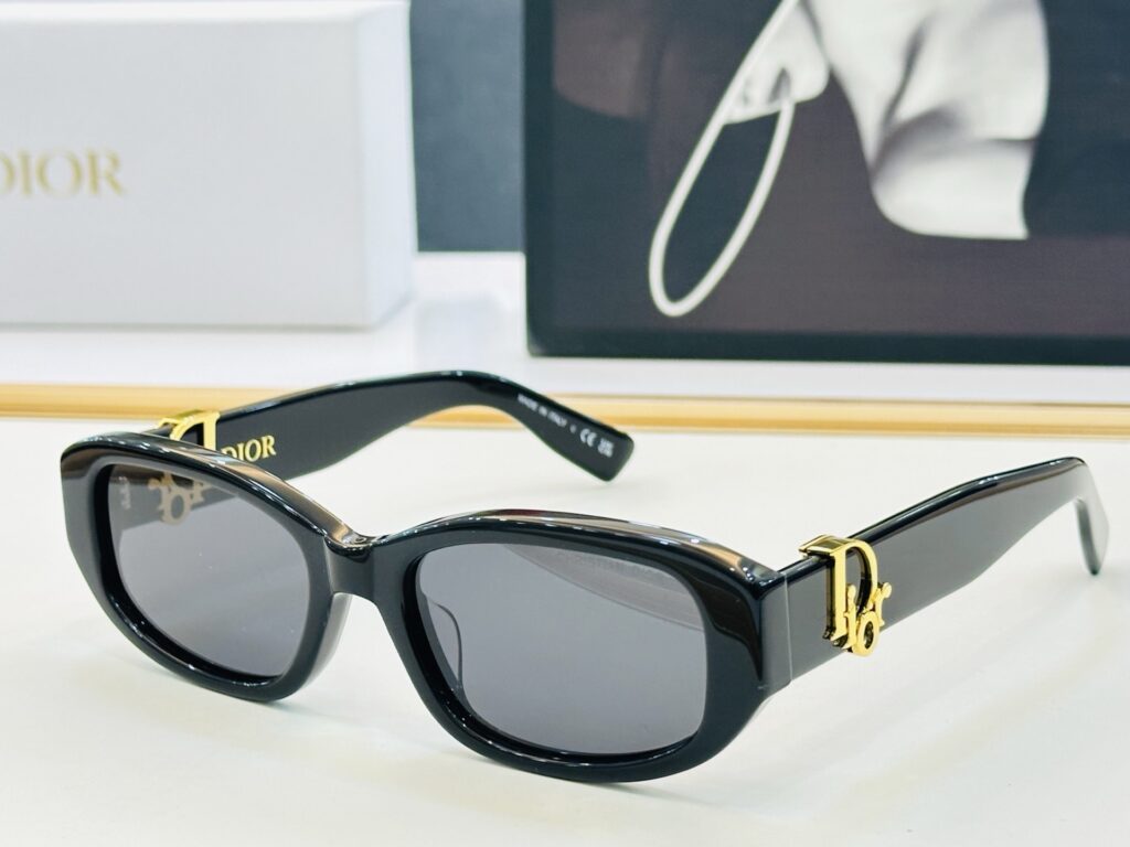 【注目新入荷】Dior フランス仕立てサングラス「ドライブ最適」