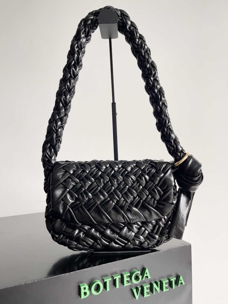 ボッテガ・ヴェネタ「Bottega Veneta」 カリメロ チッタ ノットバッグ