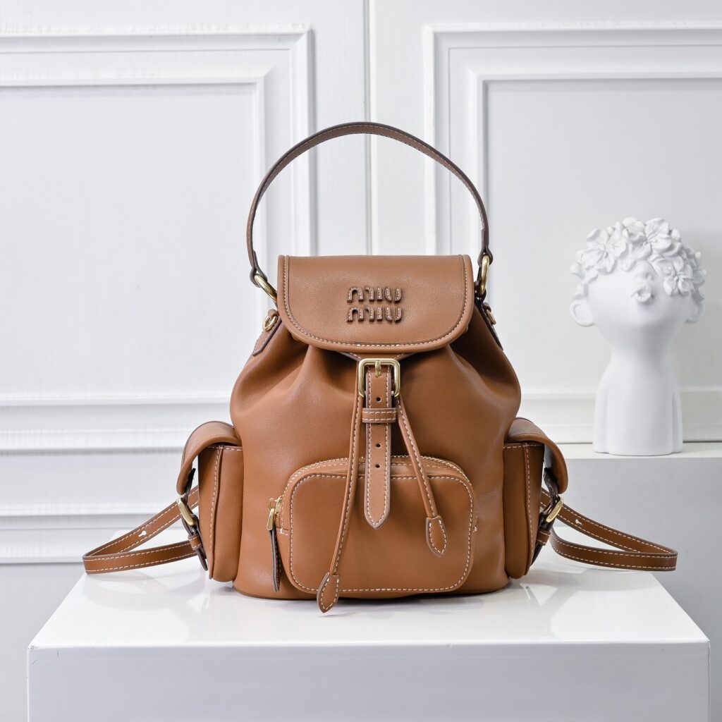 ミュウミュウ アルカディ レザー ミディアムバックパック「Arcadie Bag」