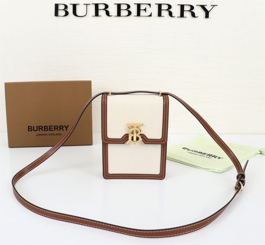 バーバリー「Burberry」コンパクトストラクチャードショルダーバッグ