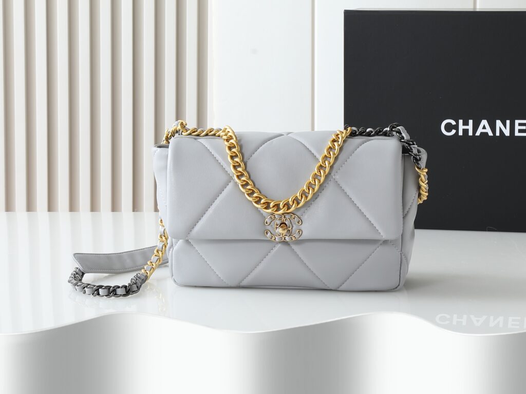 シャネル 19 ミニ ハンドバッグ「Flap Bag」