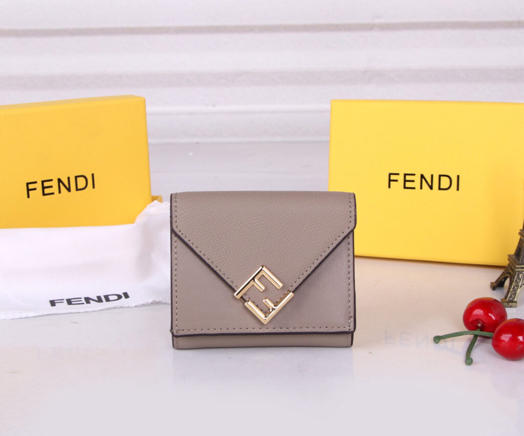 フェンディ「Fendi」FFダイヤモンド財布