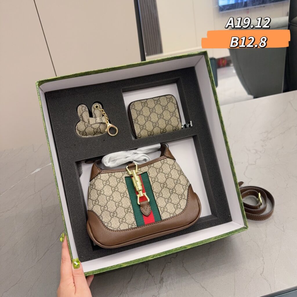 「グッチ」Gucci GG 柄ジャッキーバッグ+財布+チャーム ギフトセット 限定セール 大人気販売中