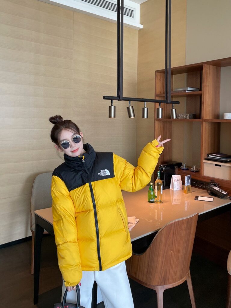 ザ・ノースフェイス Nuptse クラシックなレディースショートダウンジャケット