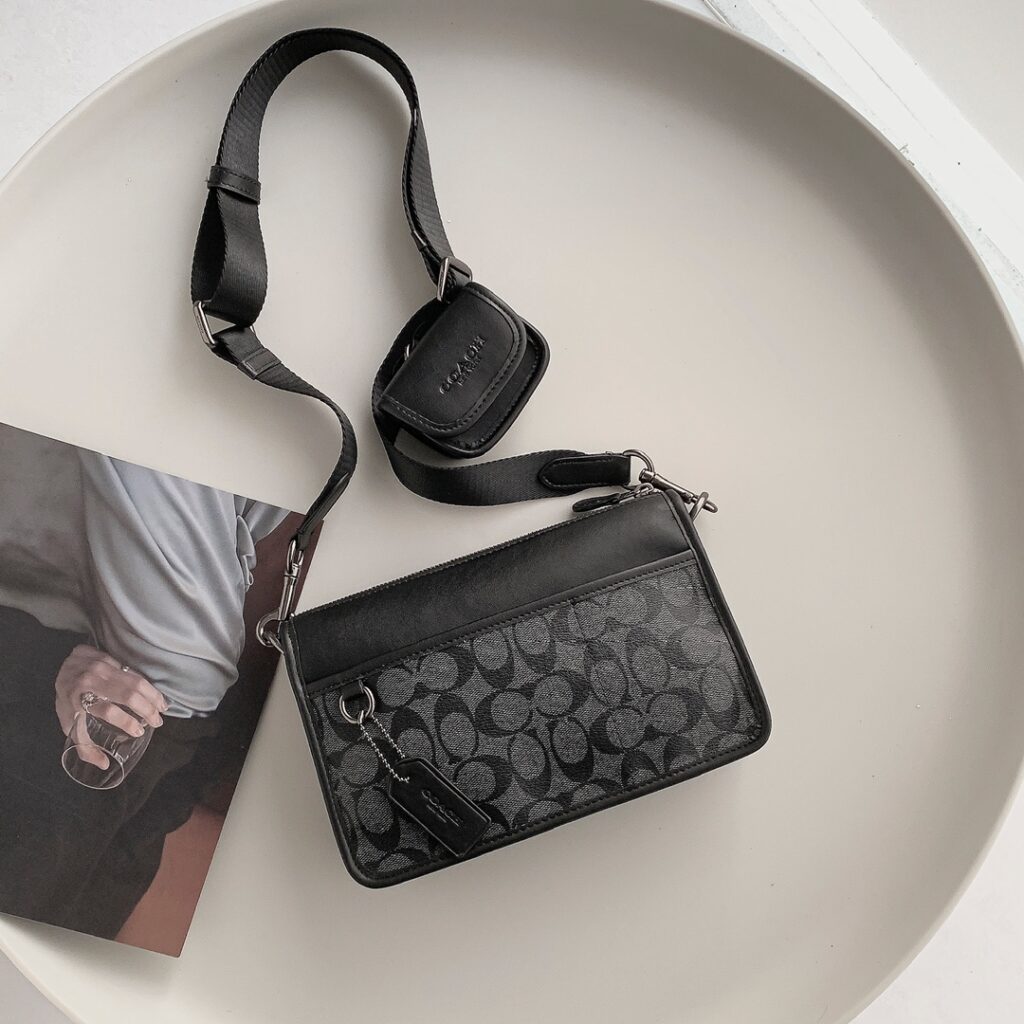 コーチ「Coach」 メンズ マルチファンクション スモールバッグ