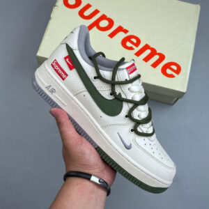 ナイキ エア フォース 1 トレンドスニーカー「Supreme 限定コラボモデル」