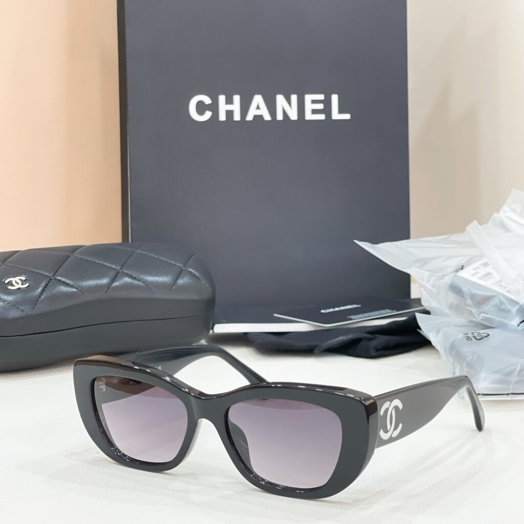 【新作到着】Chanel ハイセンスデザインサングラス「遮光レンズ搭載」