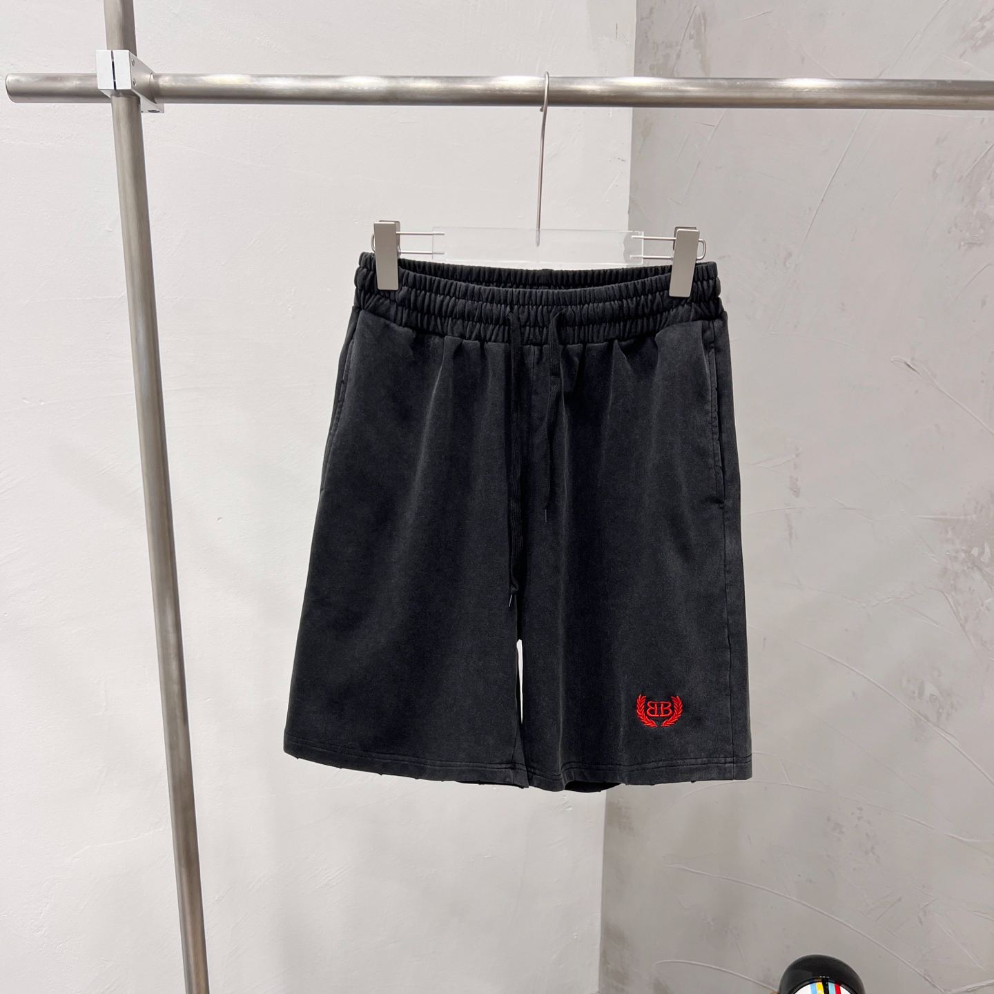 バレンシアガ「Balenciaga」麦穗エンブロイダリーウォッシュショートパンツ