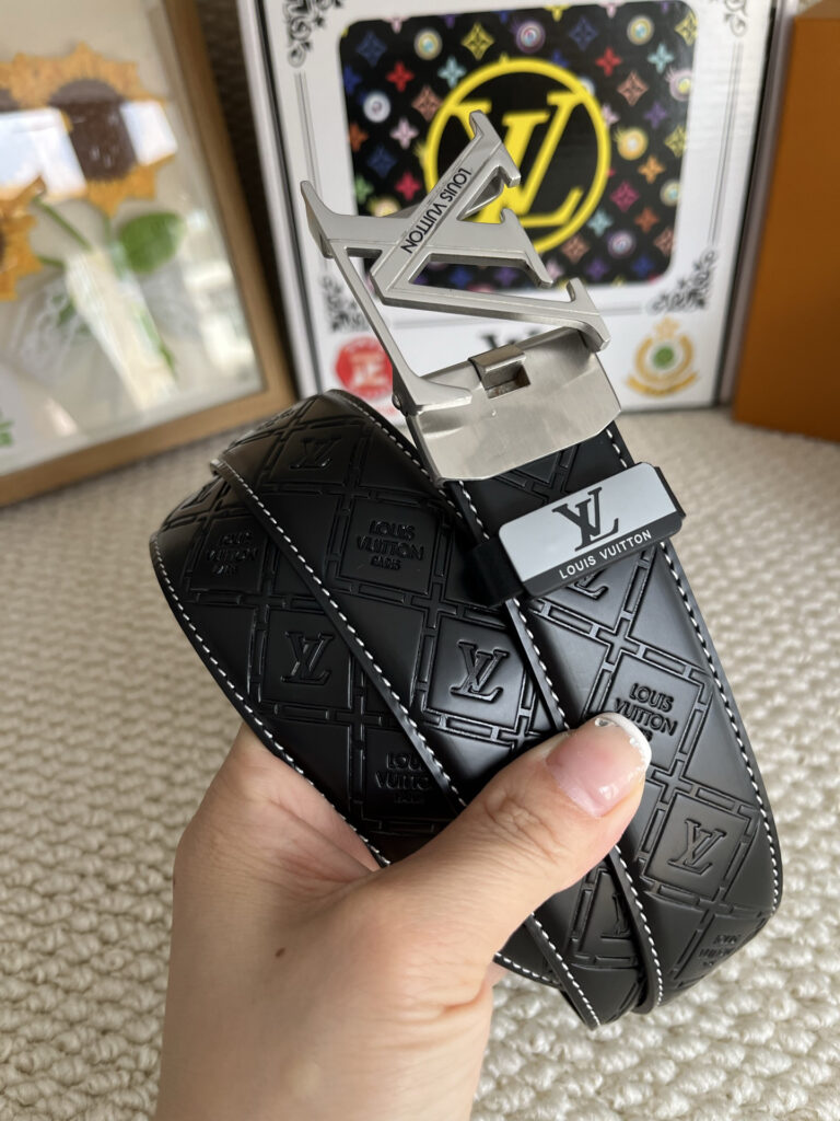 【新商品入荷】Louis Vuitton クラシックハイクオリティベルト「全長約 100cm」