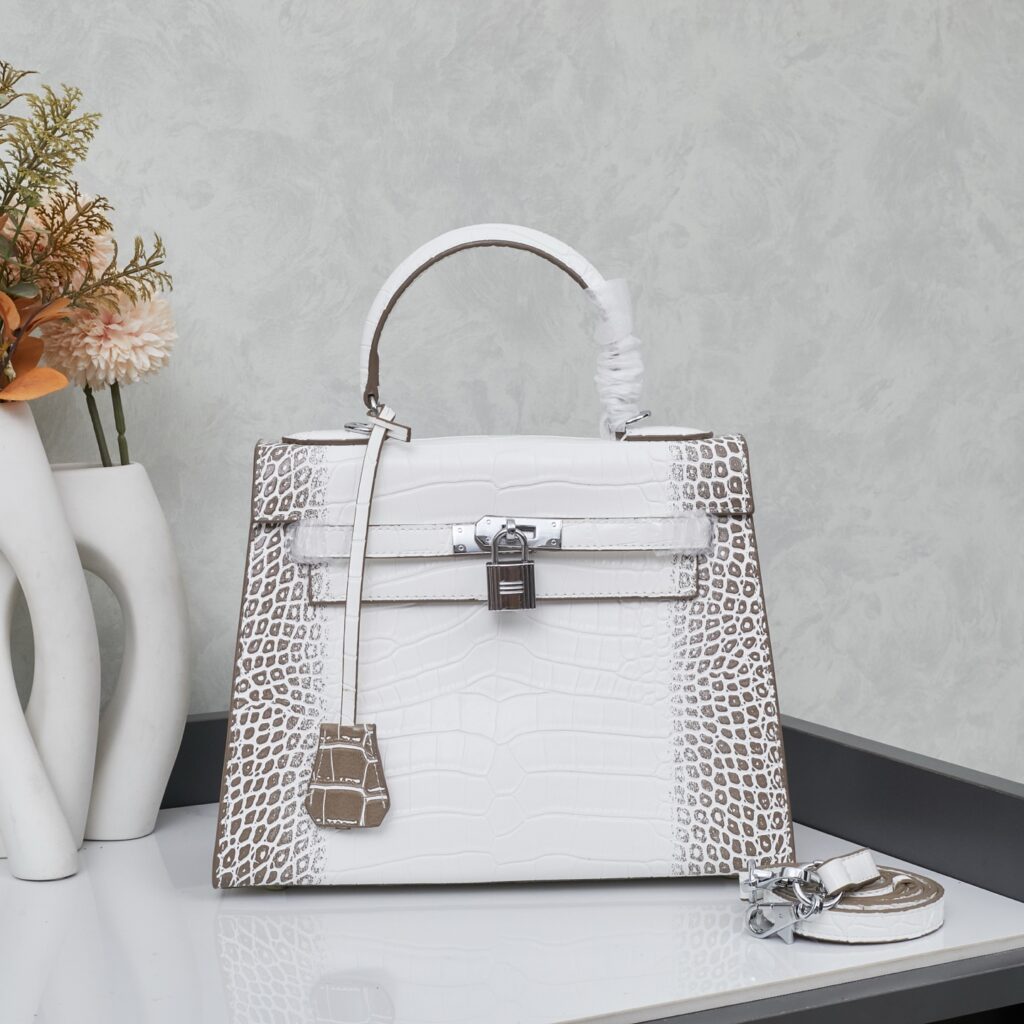 エルメス ケリー 19/25/28 ストーンパターンレザー バッグ「Kelly II Sellier」