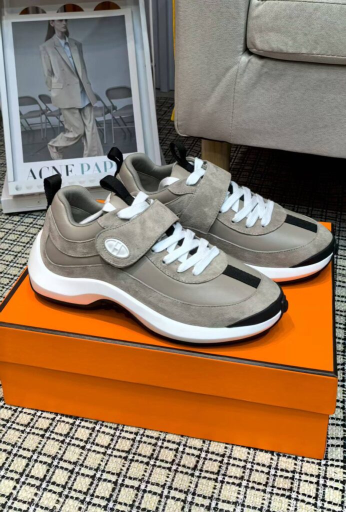 エルメス ループシリーズ カジュアルスニーカー「Loop sneaker」