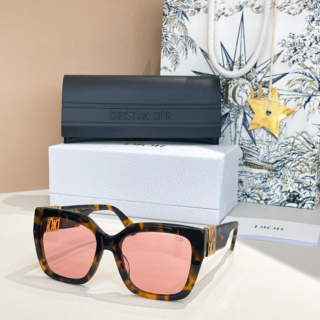 【注目新入荷】Dior フランス仕立てサングラス「ドライブ最適」