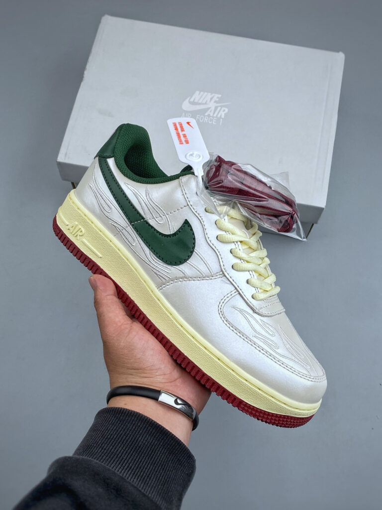 ナイキ エア フォース 1 トレンドスニーカー「Nike Air Force 1」