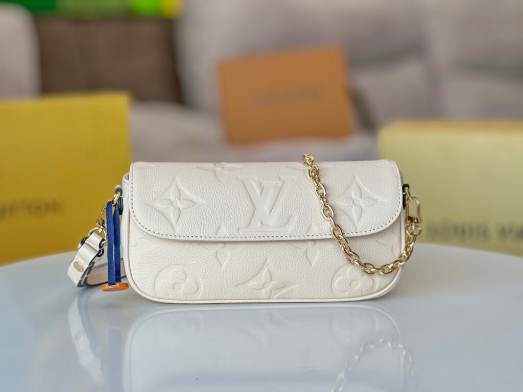 ルイ・ヴィトン「Louis Vuitton」ウォレット オン チェーン・アイビー