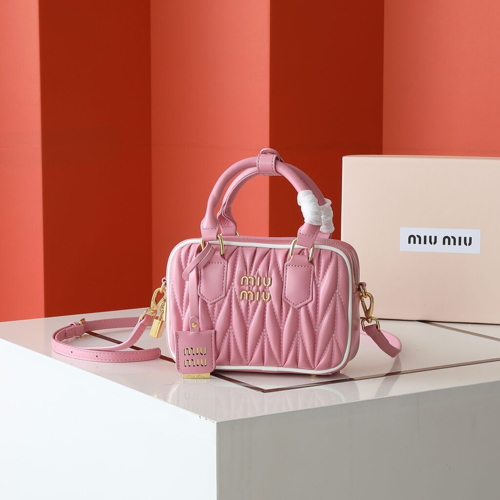 ミュウミュウ アルカディ マテラッセレザー スモールバッグ「Arcadie Bag」