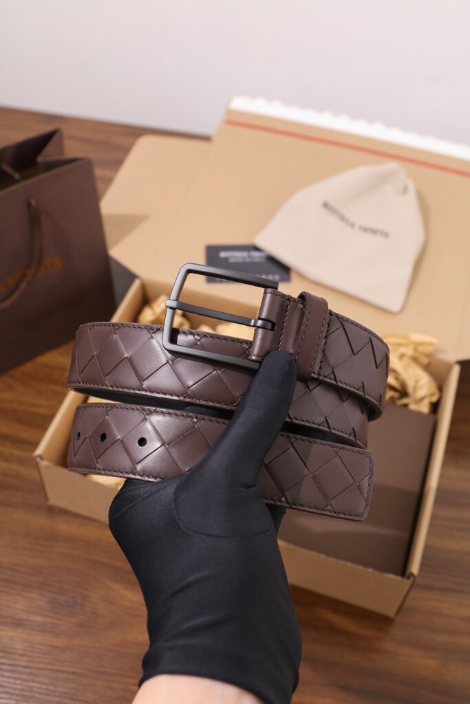 【ブランド品入庫】Bottega Veneta 上質素材ラグジュアリーベルト「全長約 100cm」