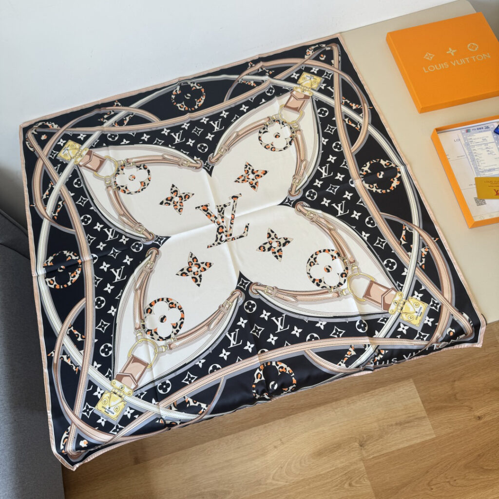 ルイ・ヴィトン「Louis Vuitton」Ultimate Monogram 90cm スカーフ