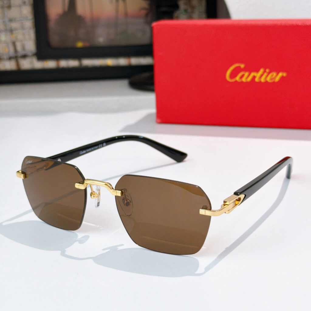 【高級品入庫】Cartier クラシカル貴族風サングラス「上質フレーム」