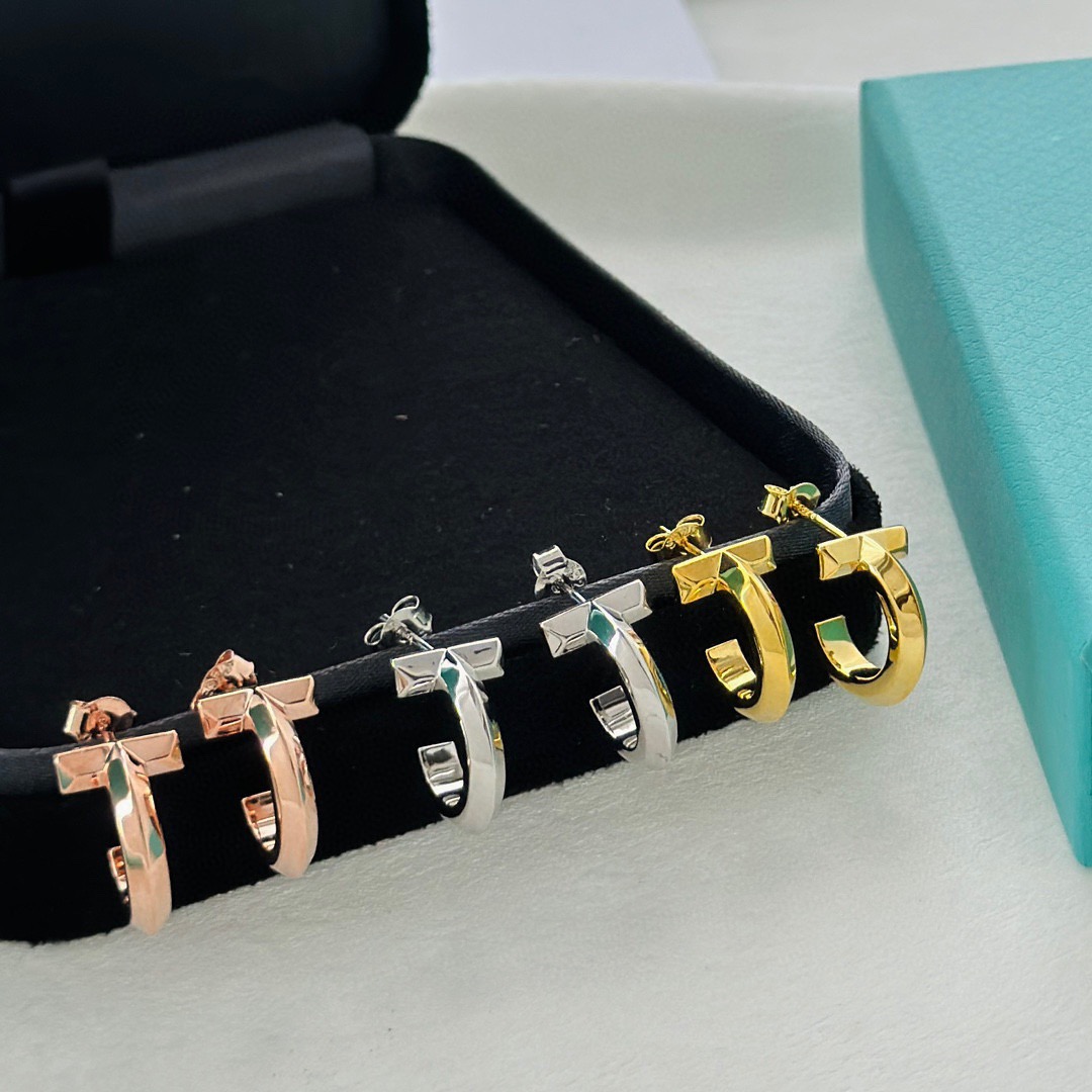 ティファニー「Tiffany & Co.」T1 シリーズ シングルT セミグロスピアス