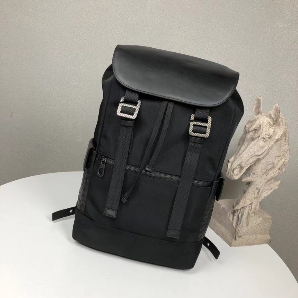 ボッテガ・ヴェネタ「Bottega Veneta」Intrecciato メンズリュックサック