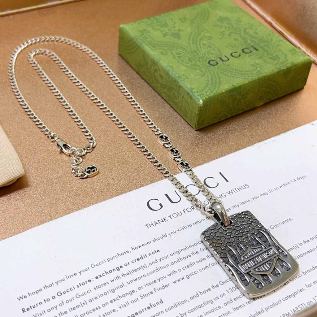 グッチ「Gucci」Anger Forest タグペンダントシリーズ