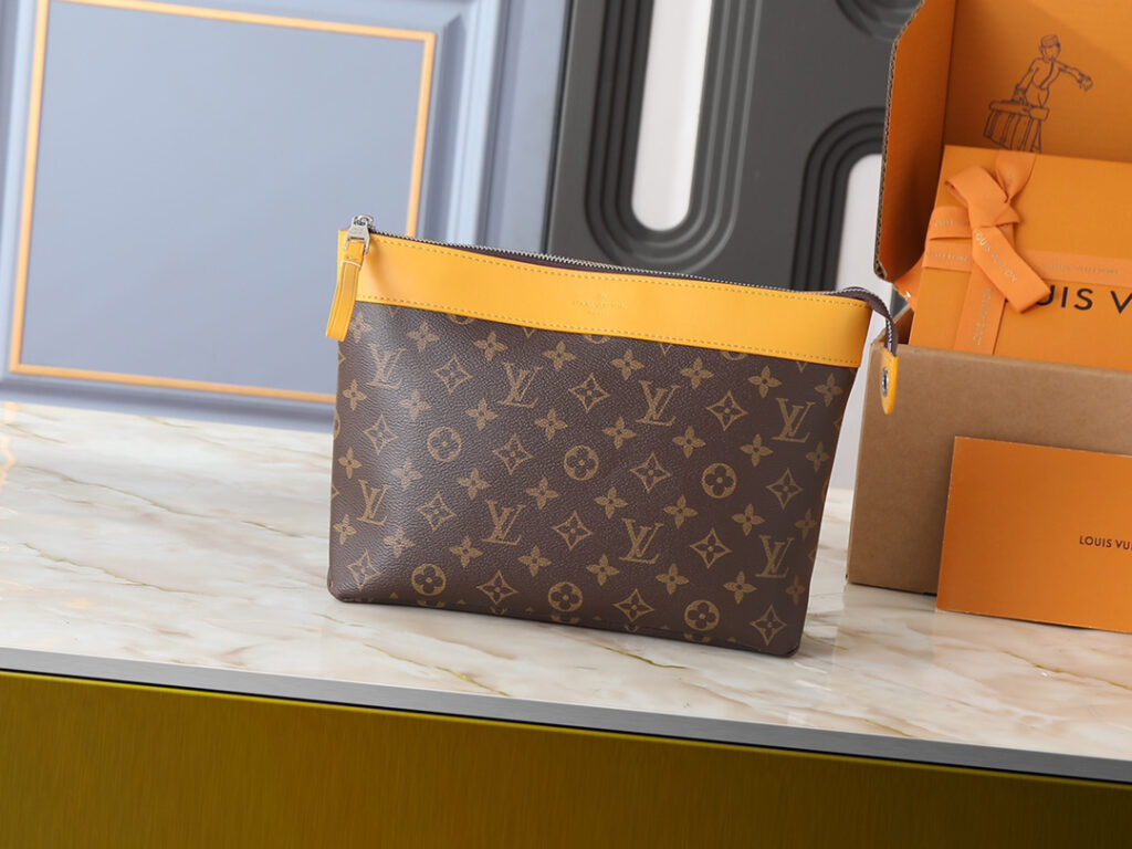 ルイ・ヴィトン「Louis Vuitton」ポシェット･ヴォワヤージュ スープル