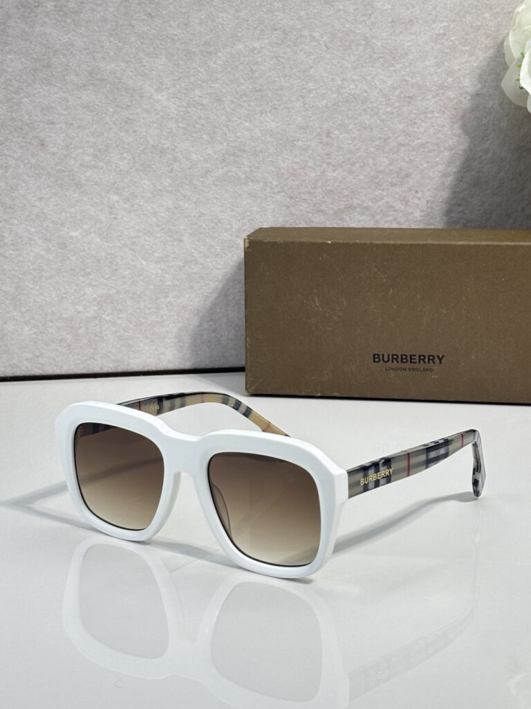 【店頭新登場】Burberry ブリティッシュデザインサングラス「アウトドア適合」
