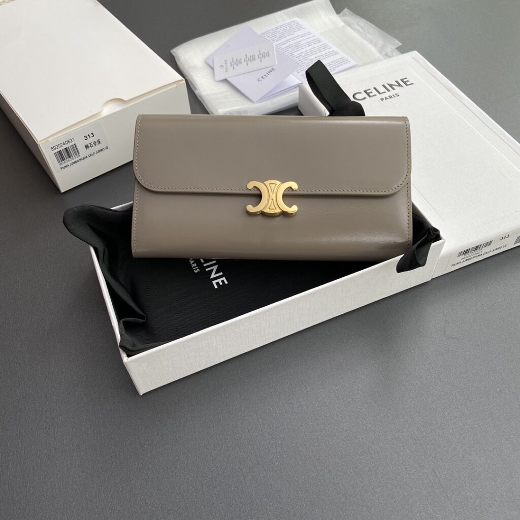 セリーヌ「Celine」TRIOMPHE光沢牛革財布