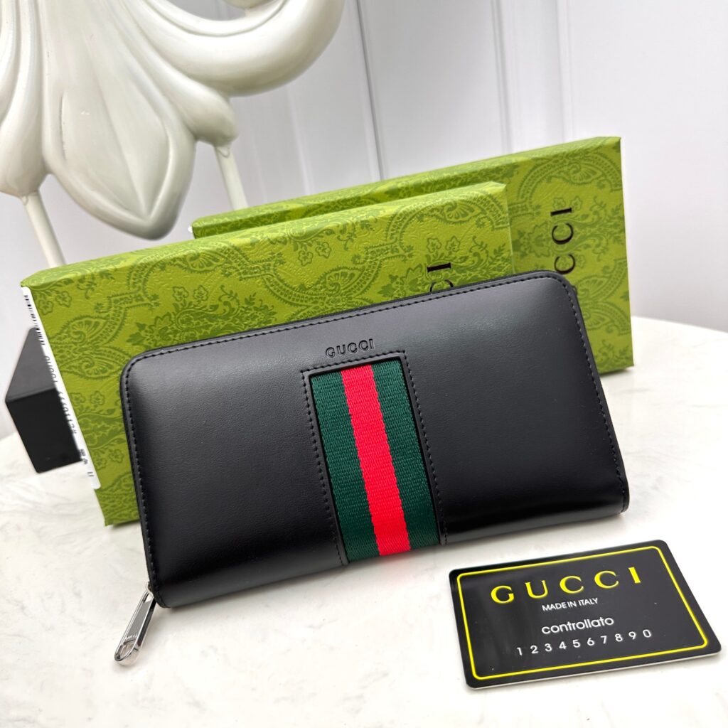 グッチ「Gucci」シグネチャー レザー ウェブ ジップアラウンドウォレット
