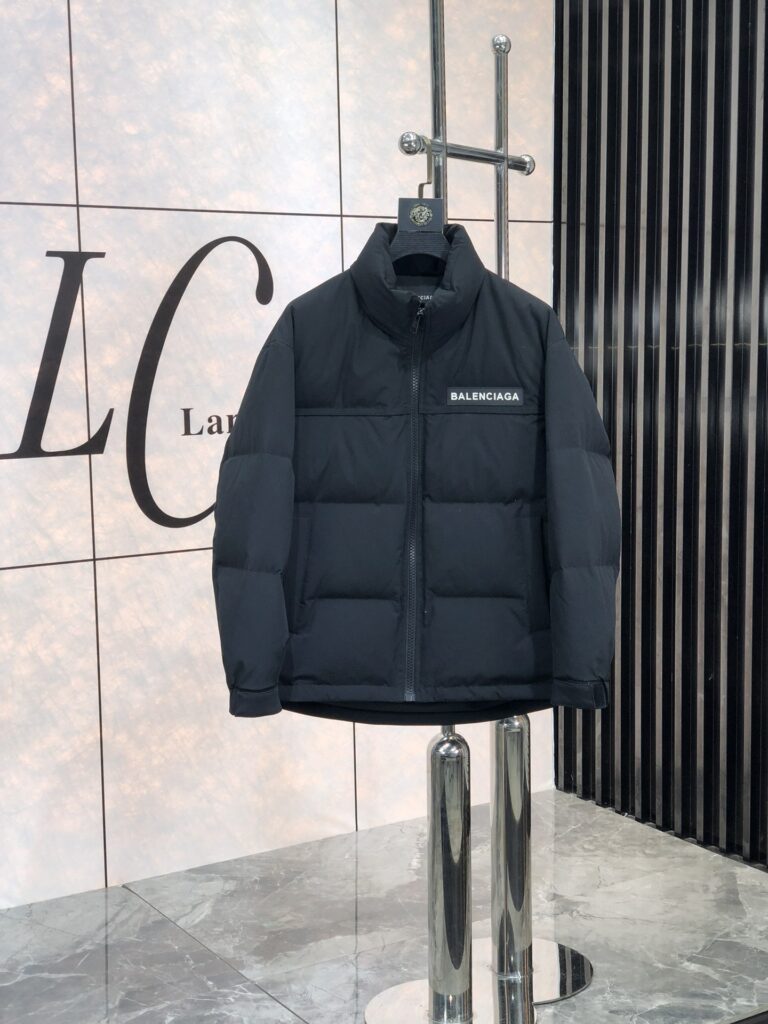 バレンシアガ「Balenciaga」‌秋冬新作スタンドカラーダウンジャケット 男女兼用