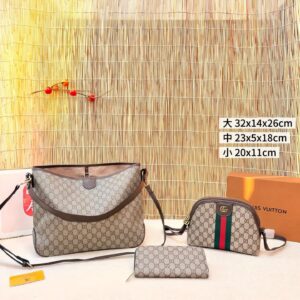 [グッチ セール三点セット]ショッピングバッグ＋カメラバッグ＋長財布