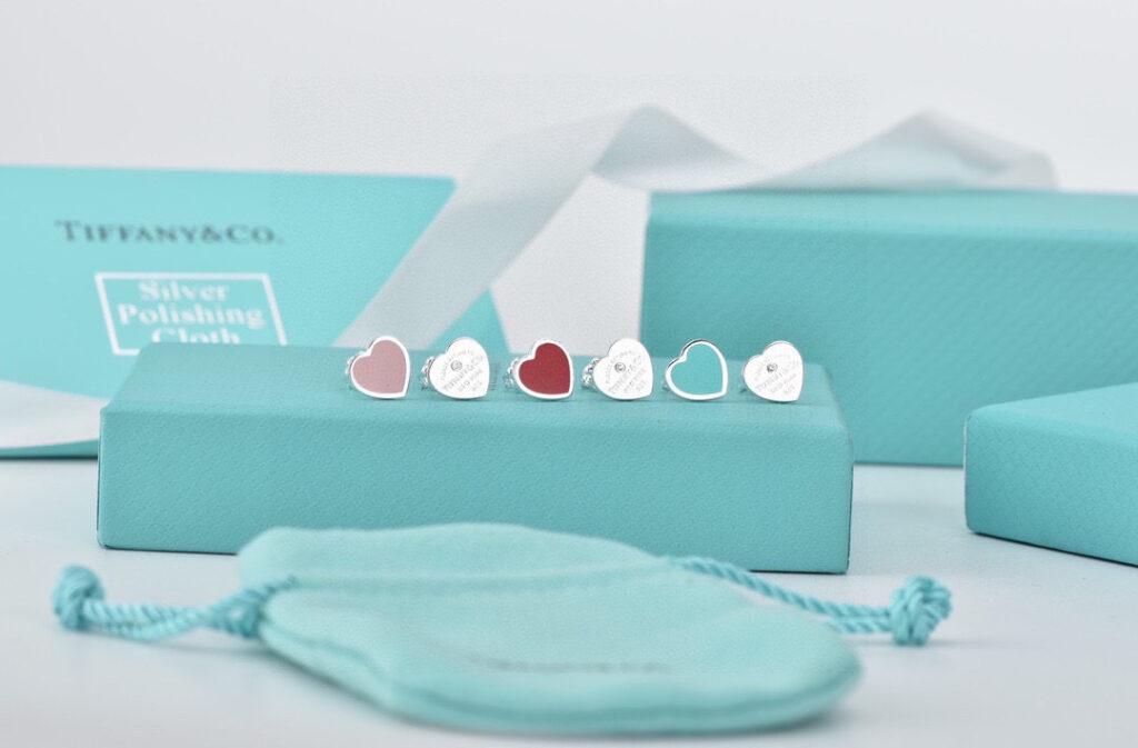 ティファニー「Tiffany & Co.」ハートエナメル アシンメトリーイヤリング