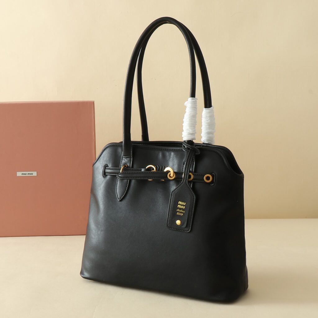 ミュウミュウ アバンチュール ナッパレザー トップハンドルバッグ「Aventure Bag」