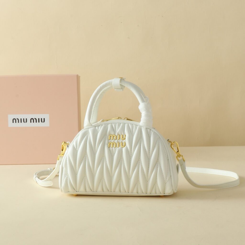 ミュウミュウ アバンチュール マテラッセレザー バッグ「Aventure Bag」