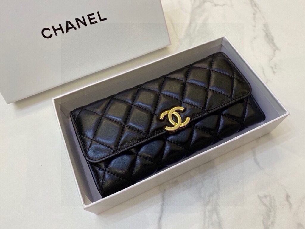 シャネル「Chanel」 ラムスキン フラップ ウォレット 財布