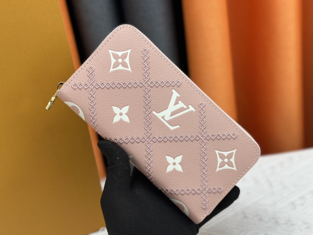 ルイ・ヴィトン ジッピー・ウォレット「エンボス 刺繍」