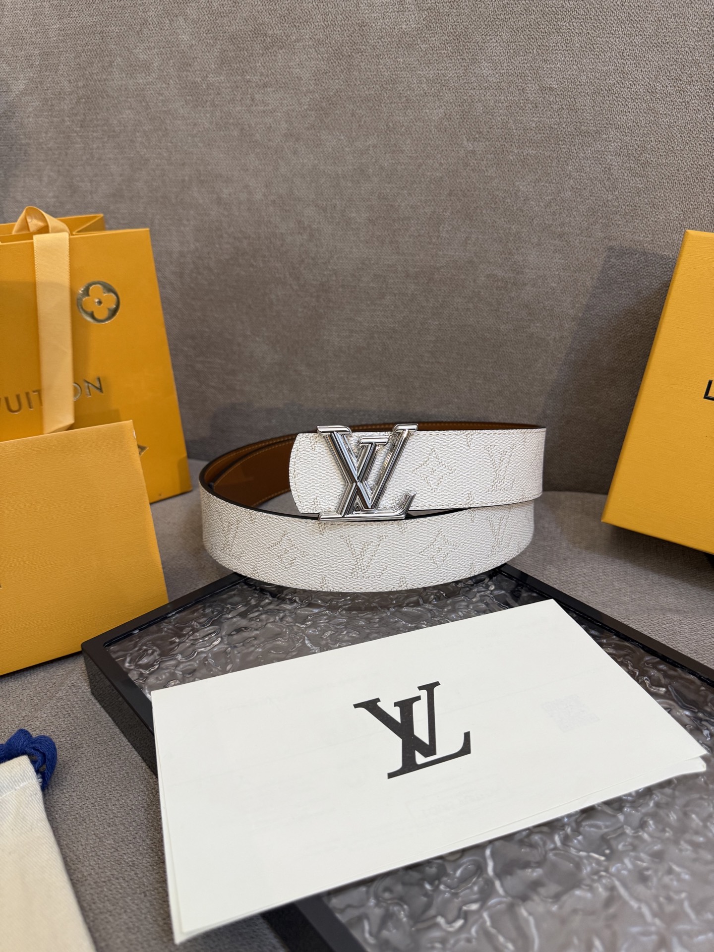 【日本未入荷】ルイヴィトン LV Dimension 両面使いベルト 40mm(全長約 100cm)